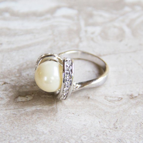 Jewelry - Silver Pearl Ring with Crystal Accents US Size 5